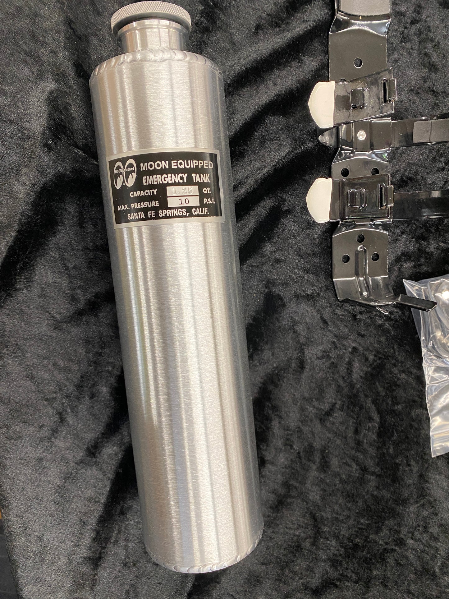 MOONEYES Original Emergency Tank (Polished)