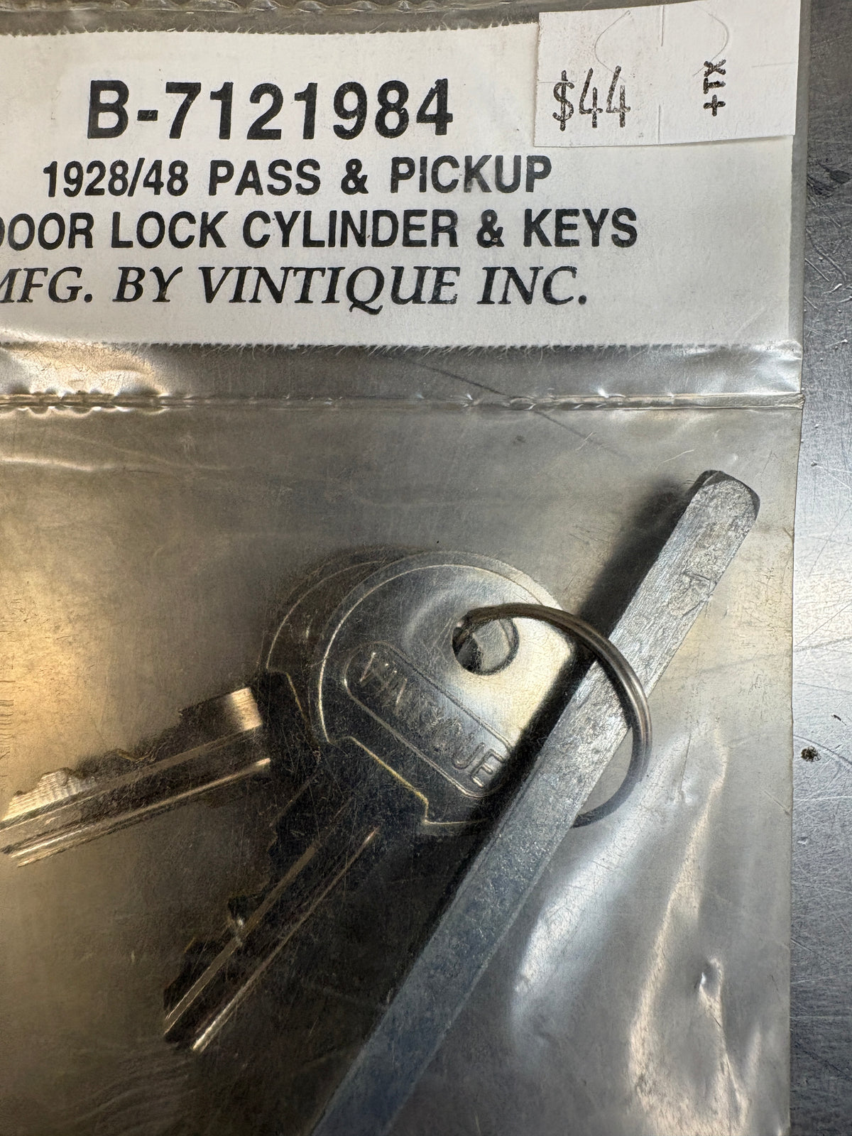1928-1948 Pass & Pickup Door Lock Cylinder & Keys   B-7121984