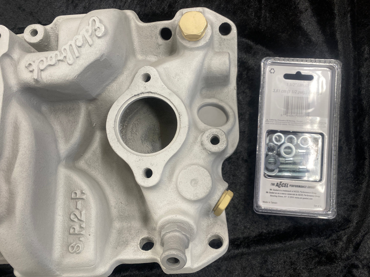 Edelbrock S.P.2-P small block chev intake manifold
