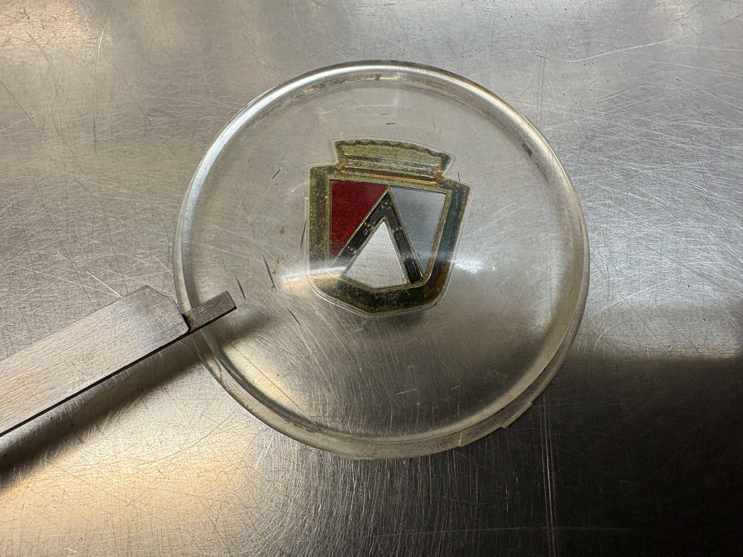 56/57 FORD HORN RING CENTER EMBLEM/MEDALLION