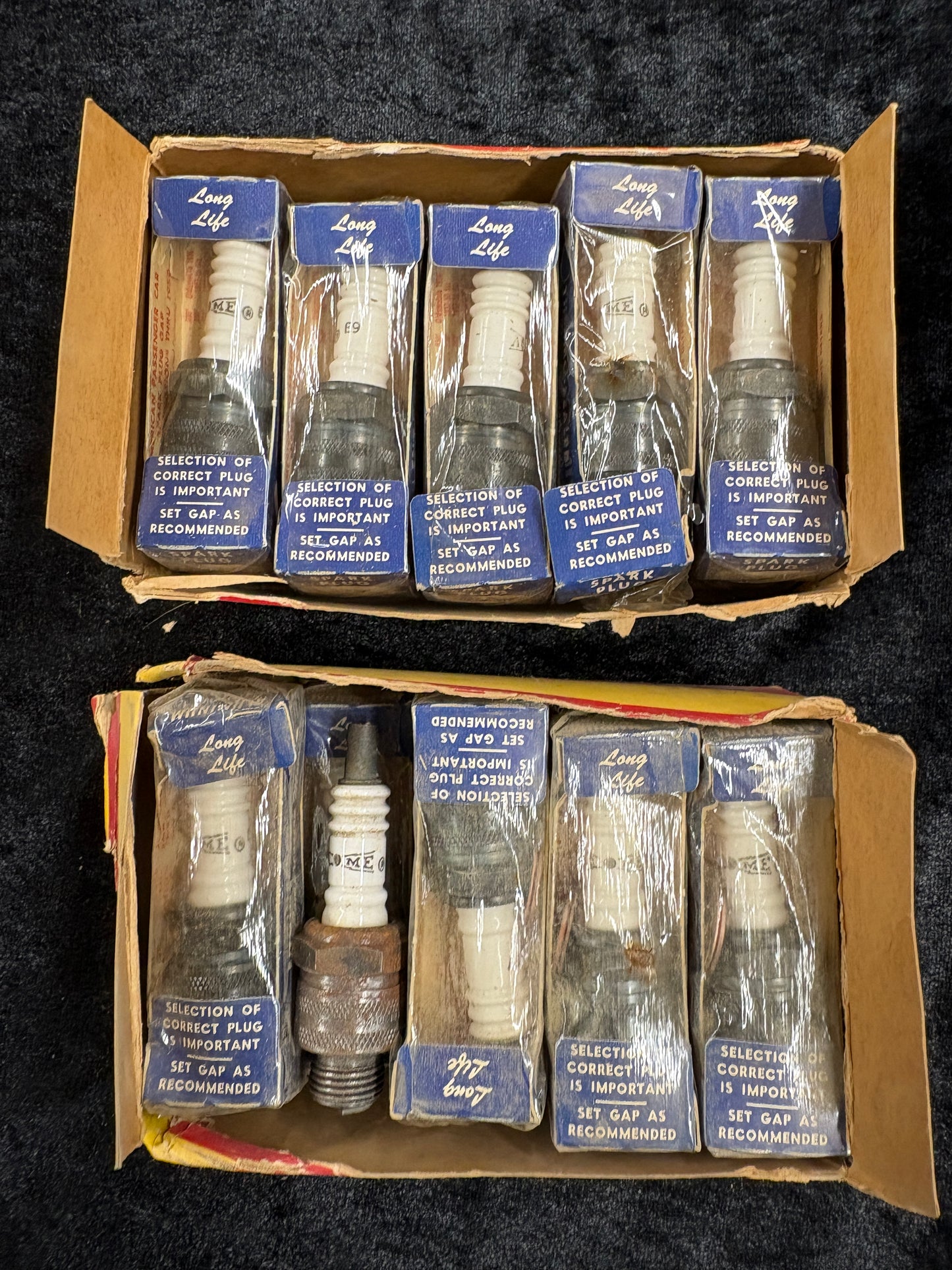 VINTAGE NOS ACME F9 SPARK PLUGS