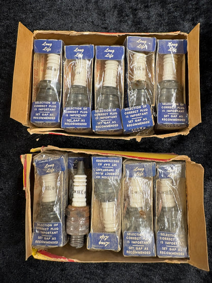 VINTAGE NOS ACME F9 SPARK PLUGS