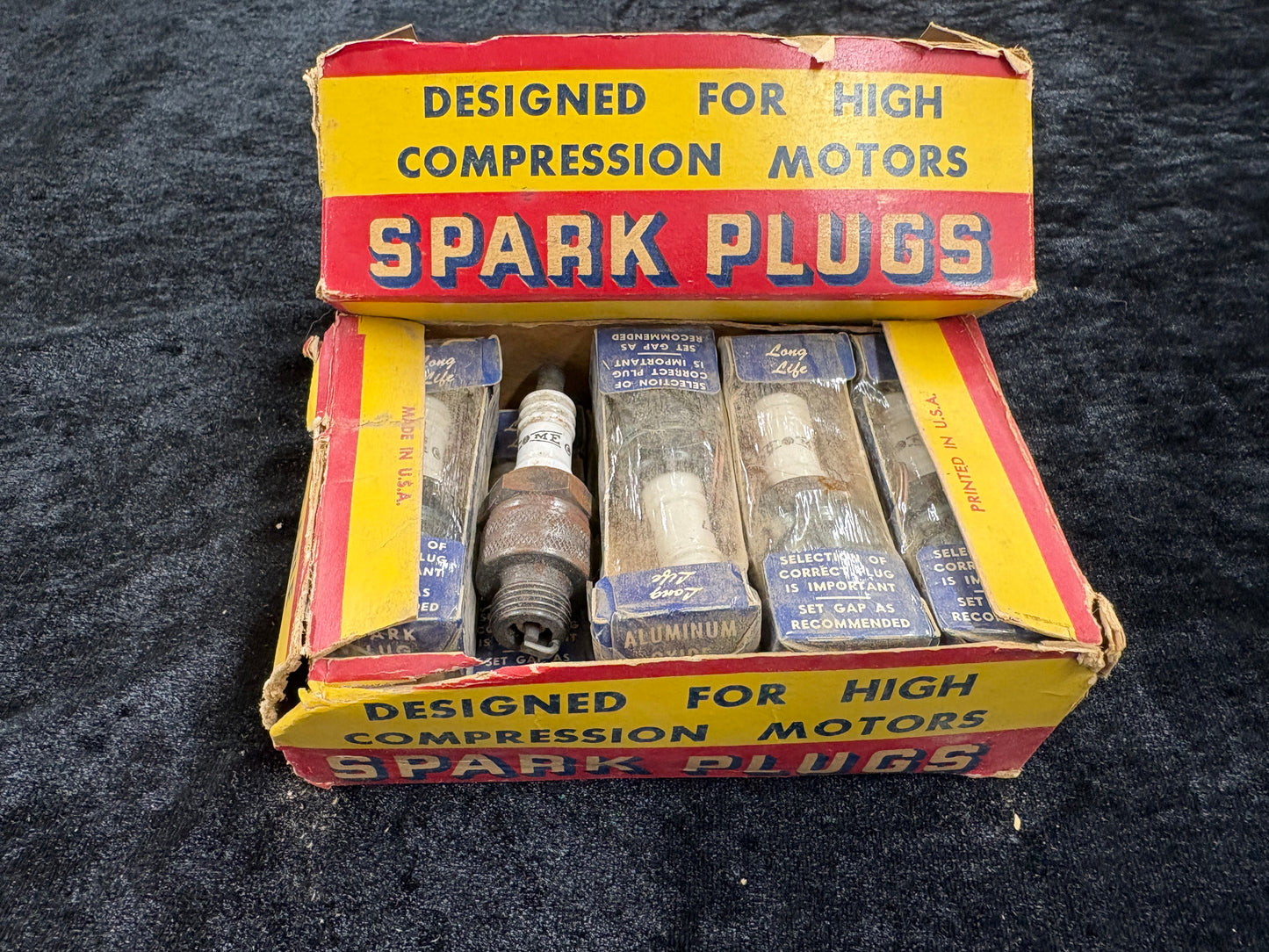 VINTAGE NOS ACME F9 SPARK PLUGS
