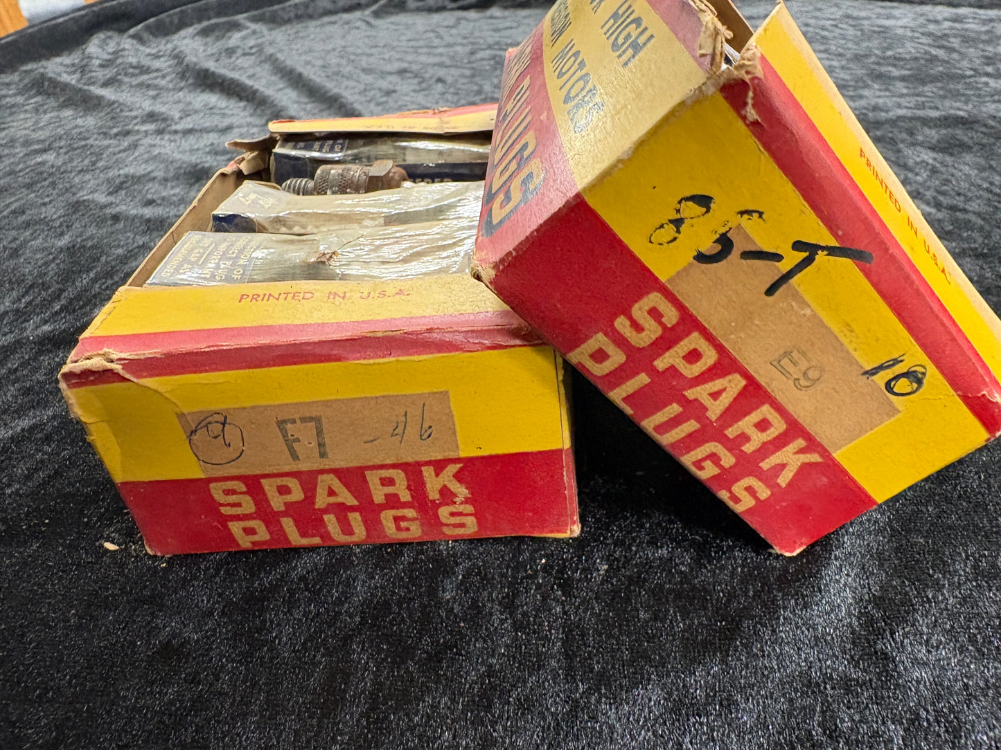 VINTAGE NOS ACME F9 SPARK PLUGS