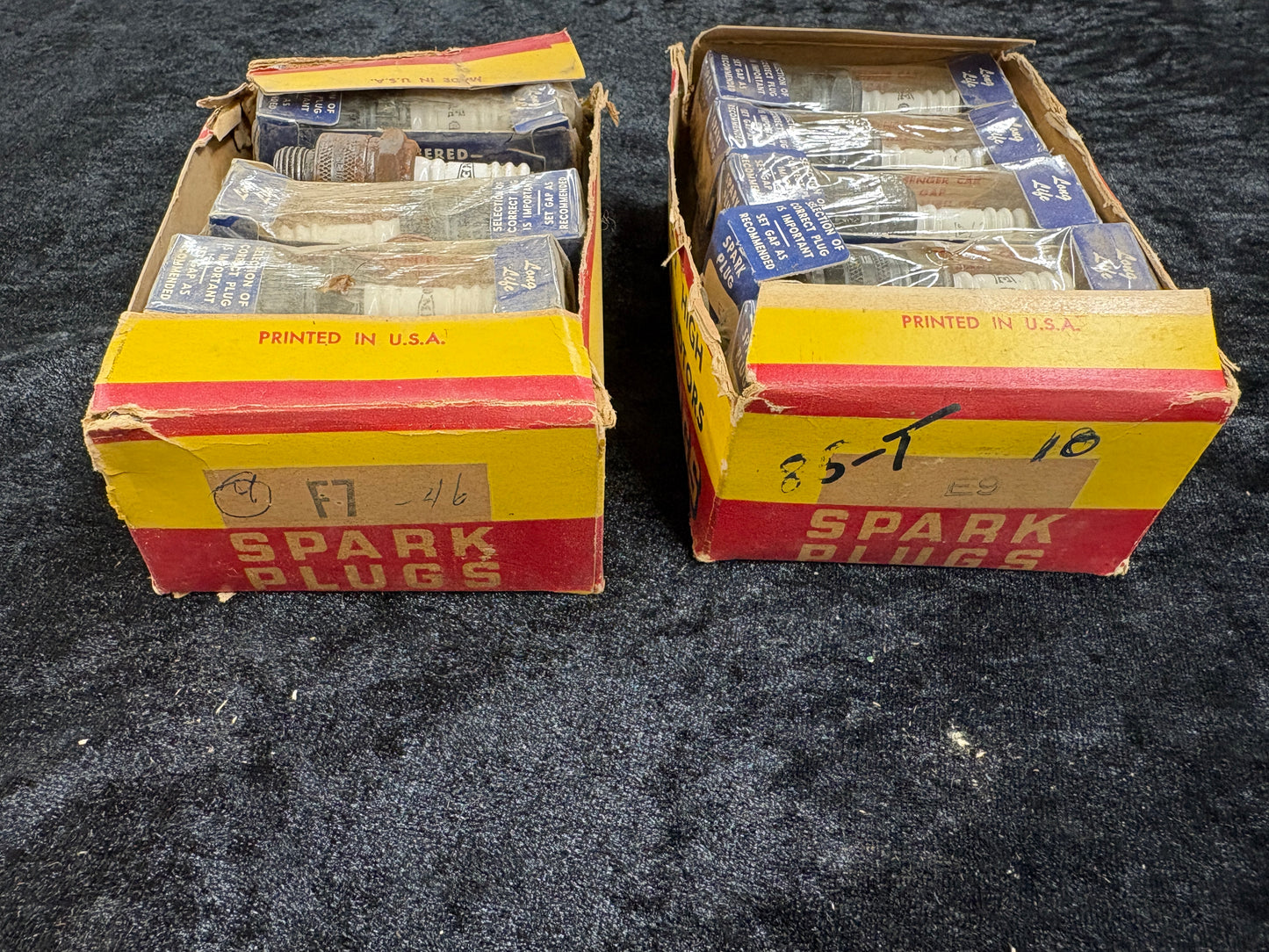 VINTAGE NOS ACME F9 SPARK PLUGS