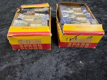 VINTAGE NOS ACME F9 SPARK PLUGS