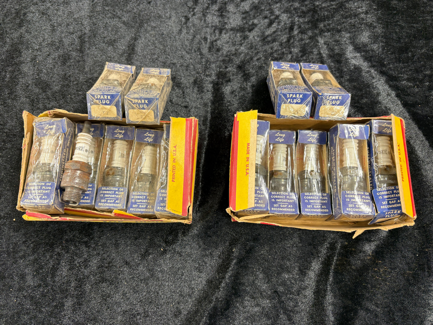 VINTAGE NOS ACME F9 SPARK PLUGS