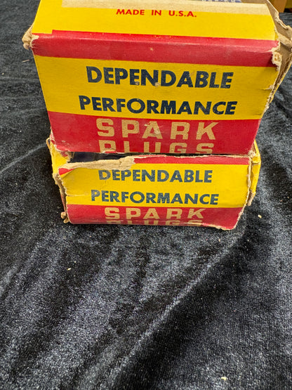 VINTAGE NOS ACME F9 SPARK PLUGS