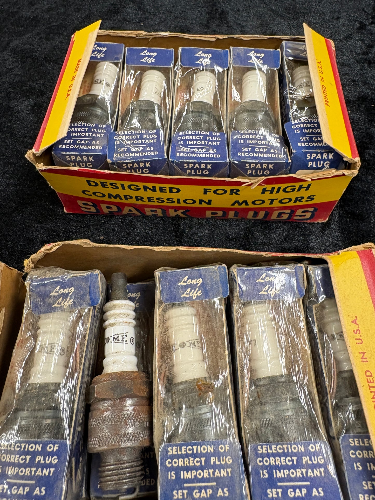 VINTAGE NOS ACME F9 SPARK PLUGS