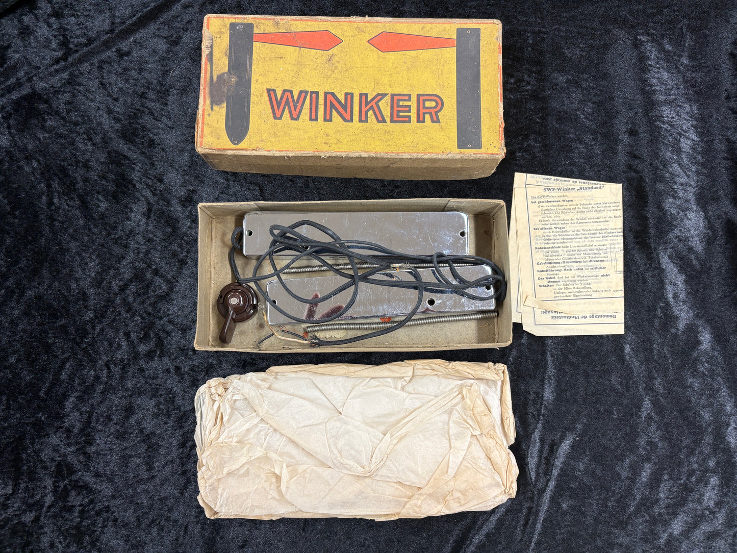NOS Vintage SWF 6V Smooth Lens SEMAPHORES / Winkers - Complete with Switch and Manual