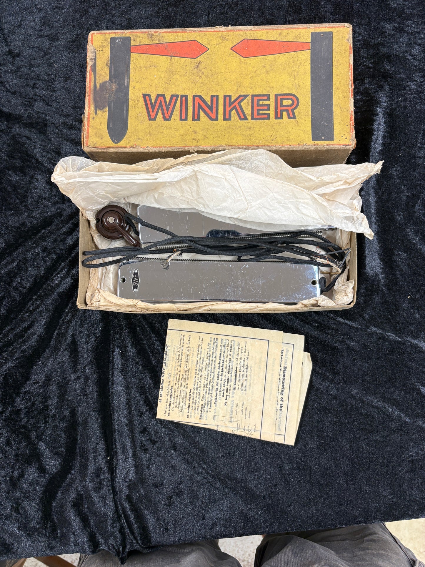 NOS Vintage SWF 6V Smooth Lens SEMAPHORES / Winkers - Complete with Switch and Manual