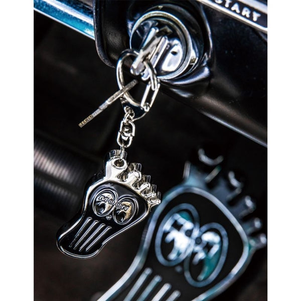 MOONEYES Barefoot Gas Pedal Metal Key Ring